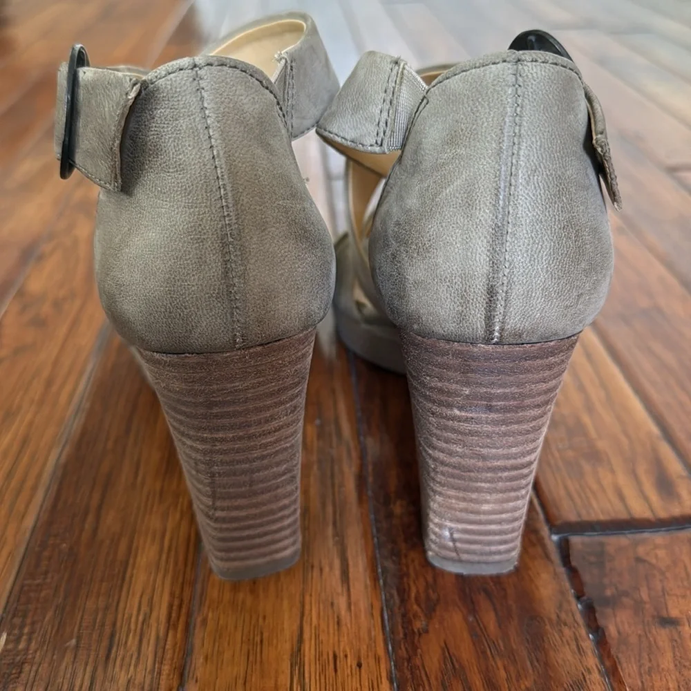 Paul Green Taylor Olive Sandal 3.5 inch Heel, size 9 US
